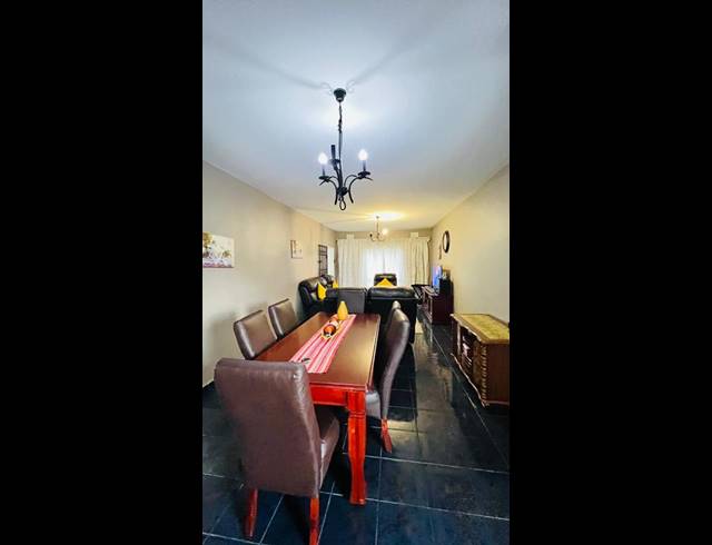 2 BEDROOM PROPERTY TO RENT IN MANORS